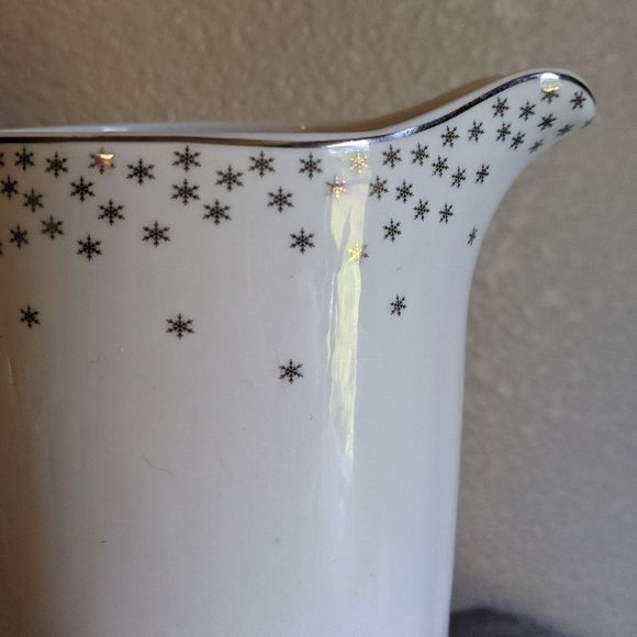 Threshold Porcelain Pitcher   - Picture 4 of 6